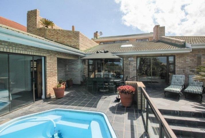 4 Bedroom Property for Sale in Bluewater Bay Eastern Cape